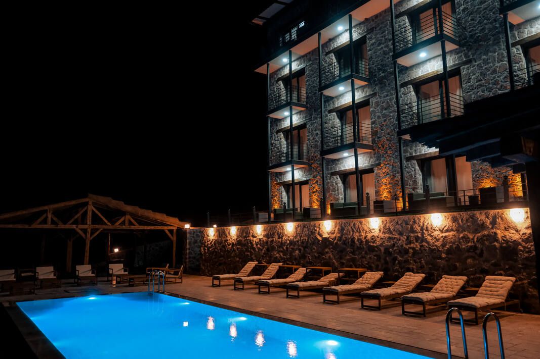 Yıldızların Altında Serotonin Akşamları